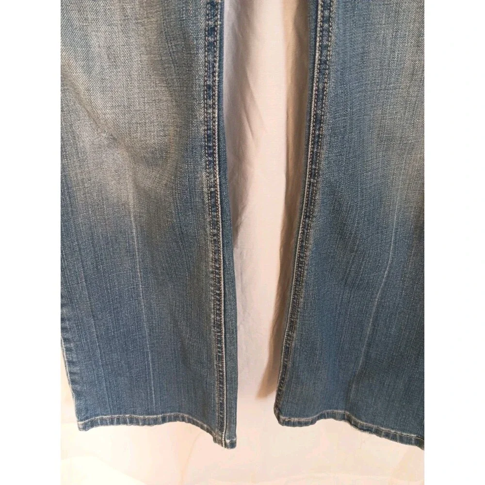 Levi's Women's Size 6 Medium 526 Slender Boot Cut Blue Denim Jeans Cotton Blend